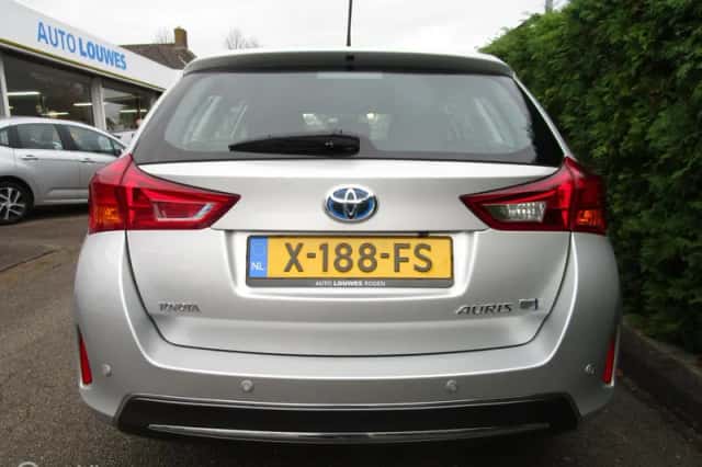 Toyota Auris (2014) thumbnail 6