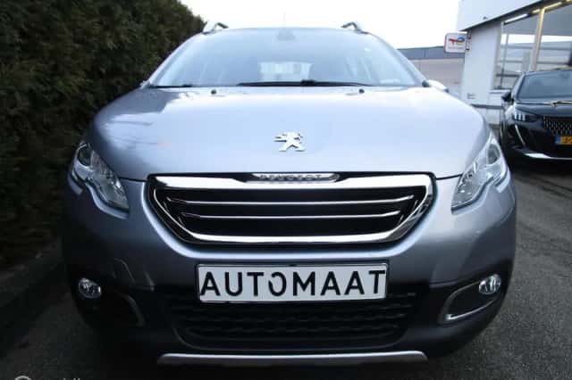 Peugeot 2008 (2015) thumbnail 2