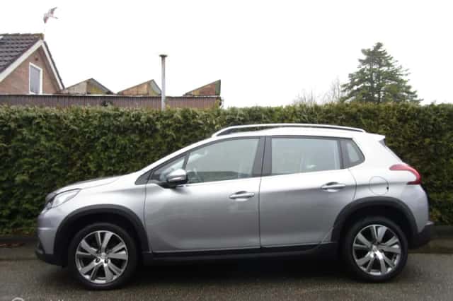 Peugeot 2008 (2019) thumbnail 3