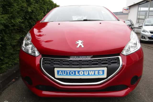 Peugeot 208 (2015) thumbnail 2