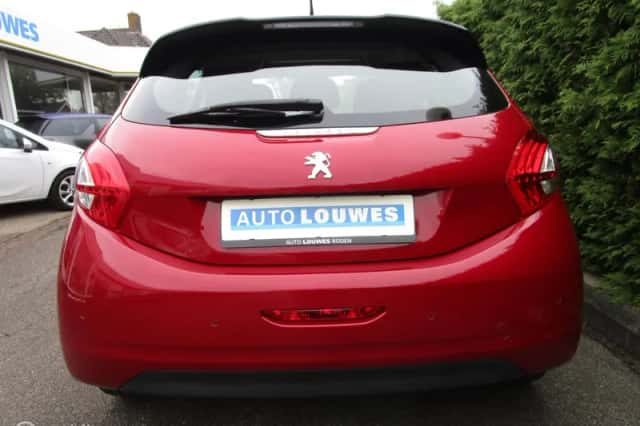 Peugeot 208 (2015) thumbnail 5
