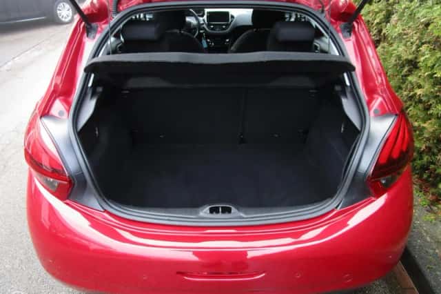 Peugeot 208 (2015) thumbnail 6