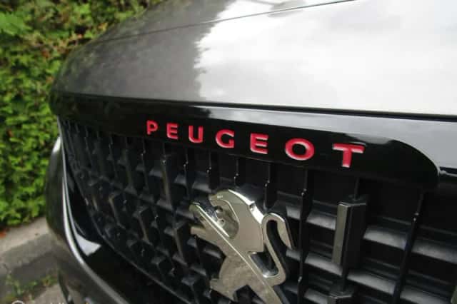 Peugeot 2008 (2019) thumbnail 3