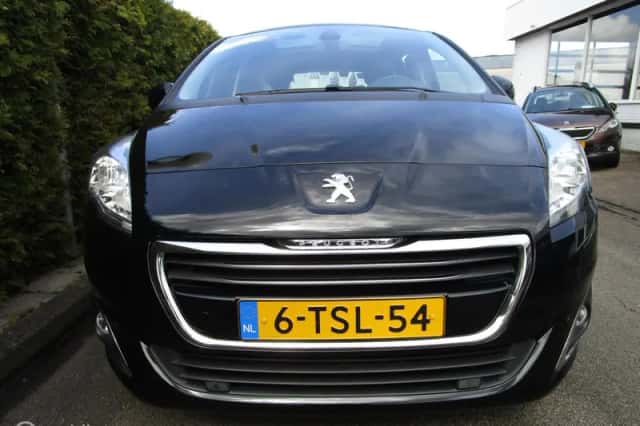 Peugeot 5008 (2014) thumbnail 2