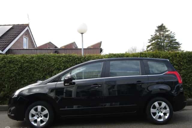 Peugeot 5008 (2014) thumbnail 3