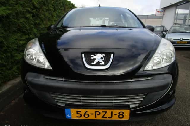 Peugeot 206 (2011) thumbnail 2
