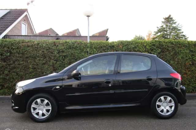 Peugeot 206 (2011) thumbnail 3