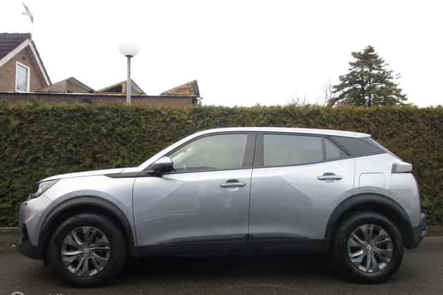 Peugeot 2008 (2020) thumbnail 3