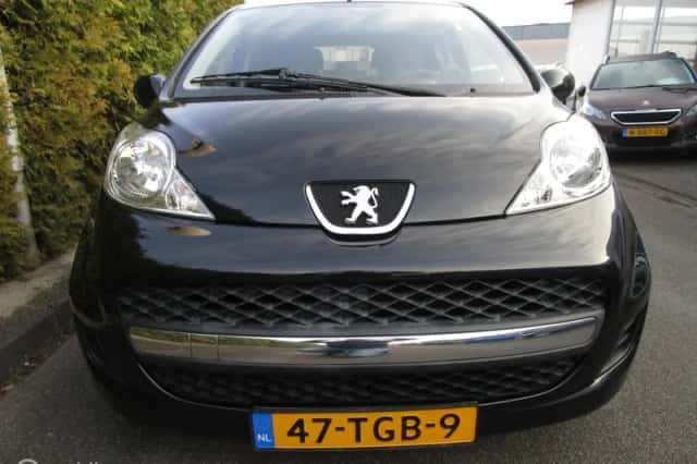 Peugeot 107 (2012) thumbnail 2