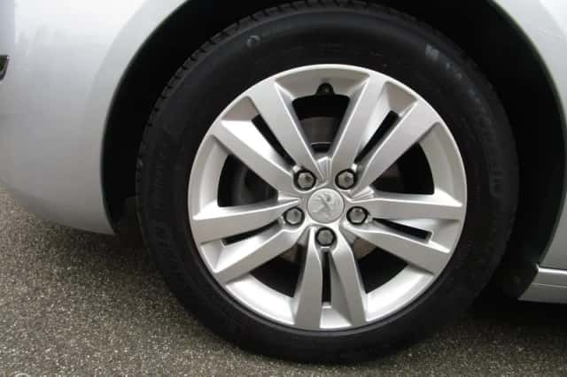 Peugeot 308 (2014) thumbnail 5