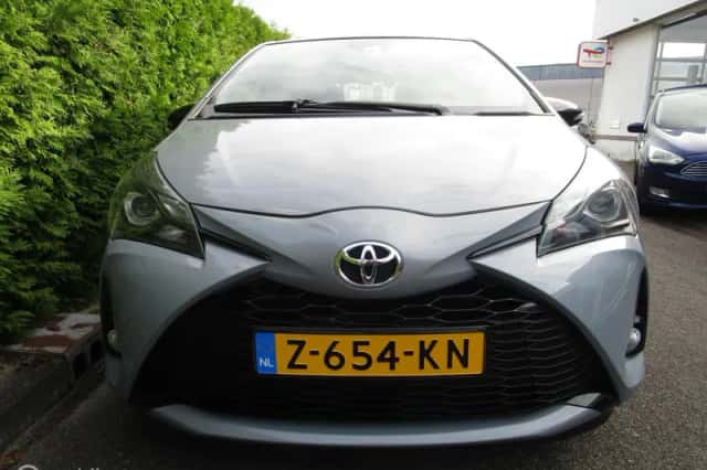 Toyota Yaris (2019) thumbnail 2
