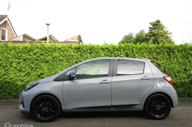 Toyota Yaris (2019) thumbnail 3