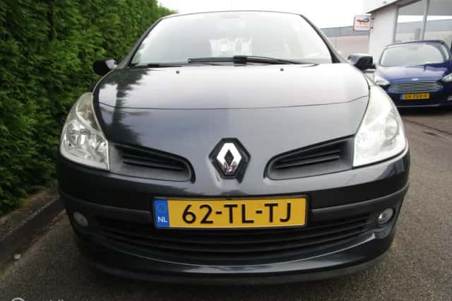 Renault Clio (2006) thumbnail 2
