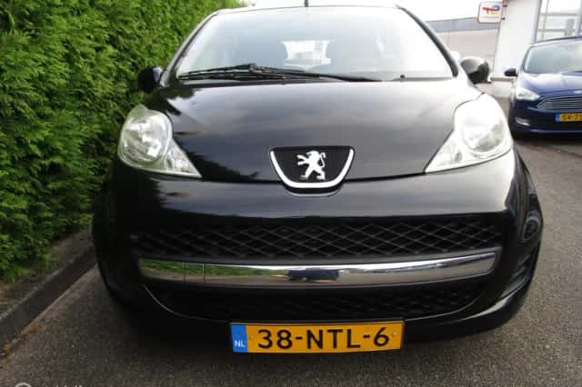Peugeot 107 (2010) thumbnail 2