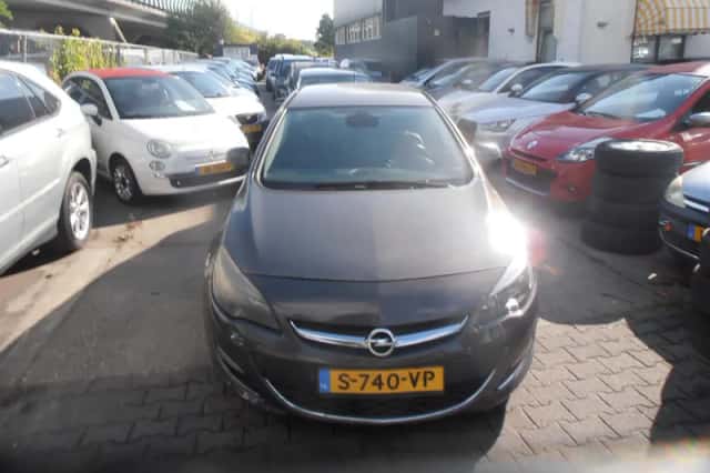 Opel Astra (2013) thumbnail 2