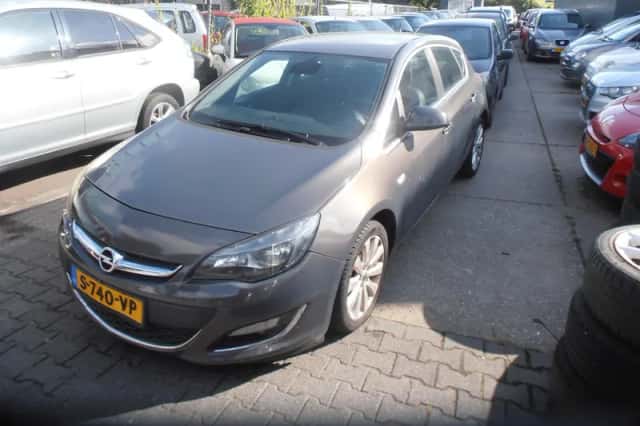 Opel Astra (2013) thumbnail 3