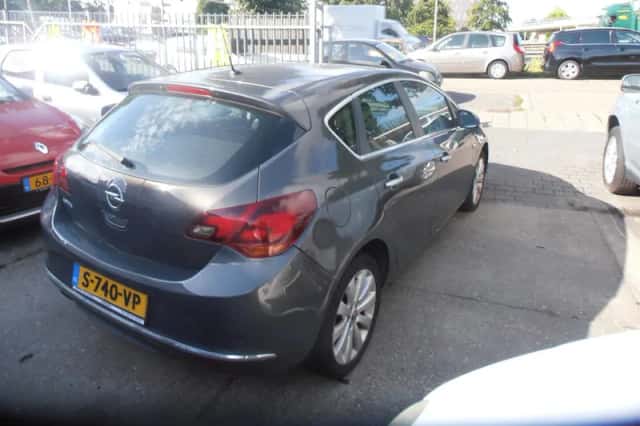 Opel Astra (2013) thumbnail 4