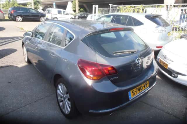 Opel Astra (2013) thumbnail 6