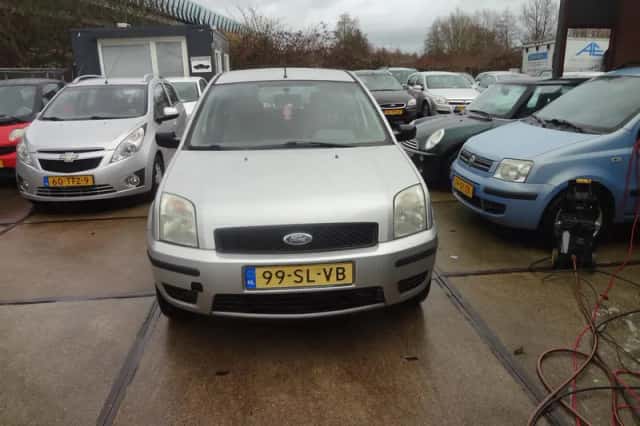 Ford Fusion (2006) thumbnail 2