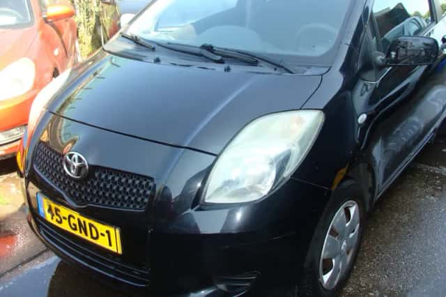 Toyota Yaris (2008) thumbnail 3
