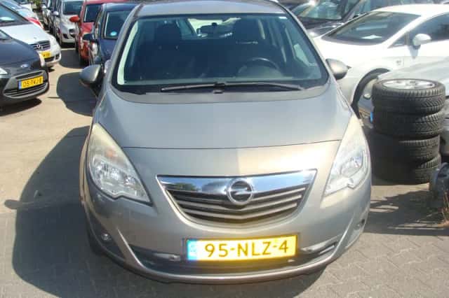 Opel Meriva (2010) thumbnail 2