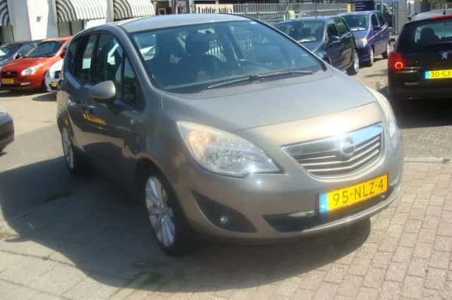 Opel Meriva (2010) thumbnail 3