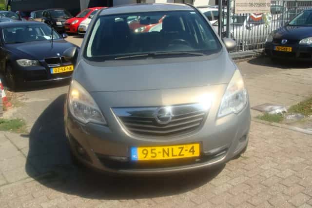 Opel Meriva (2010) thumbnail 4