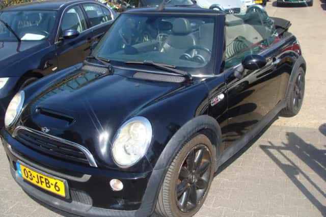 MINI Cabrio (2005) thumbnail 3