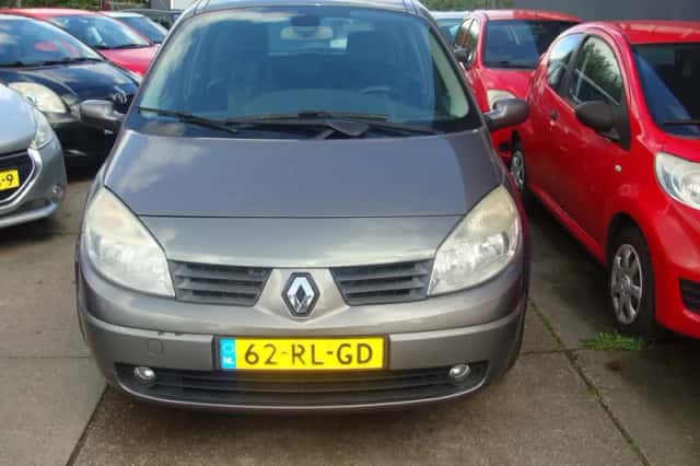 Renault Scénic (2005) thumbnail 2