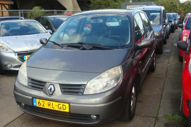 Renault Scénic (2005) thumbnail 3