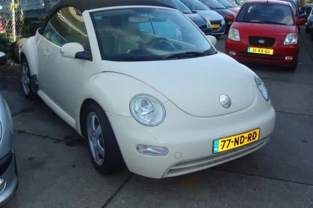 Volkswagen New Beetle (2003) thumbnail 1