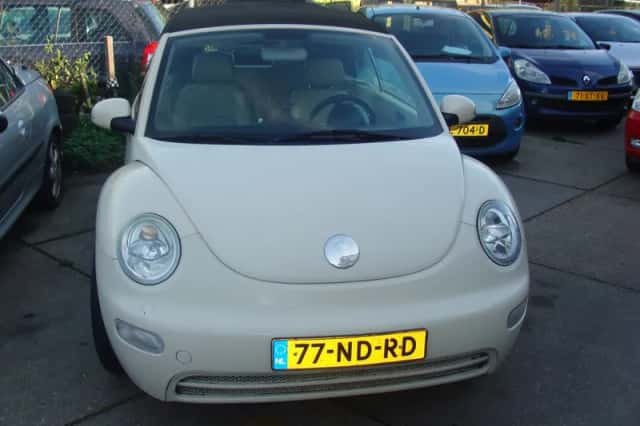 Volkswagen New Beetle (2003) thumbnail 2