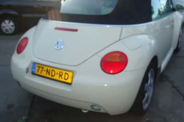 Volkswagen New Beetle (2003) thumbnail 4