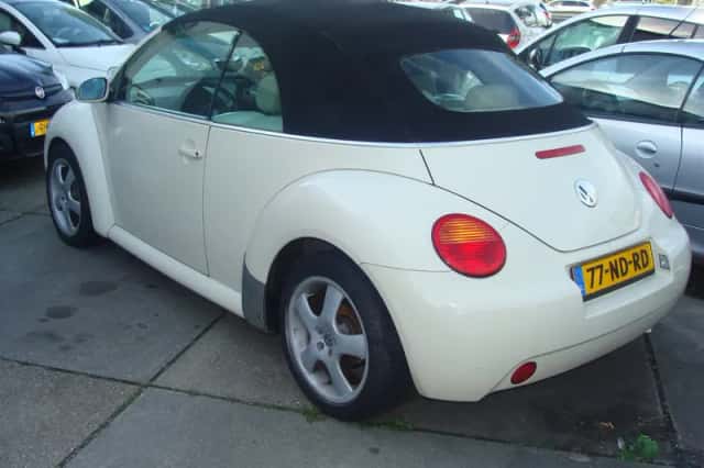 Volkswagen New Beetle (2003) thumbnail 6