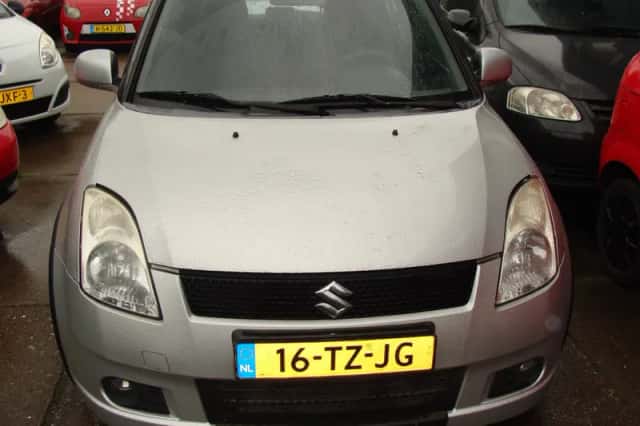 Suzuki Swift (2007) thumbnail 2