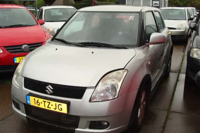 Suzuki Swift (2007) thumbnail 3