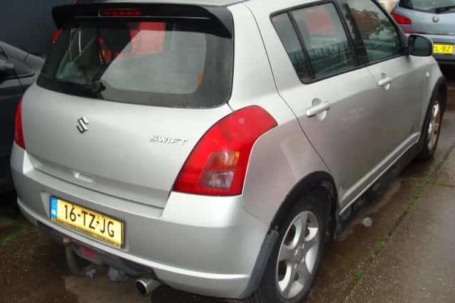 Suzuki Swift (2007) thumbnail 4