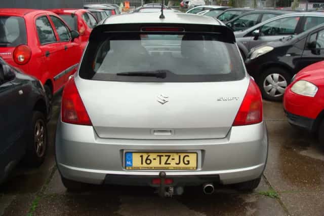 Suzuki Swift (2007) thumbnail 5