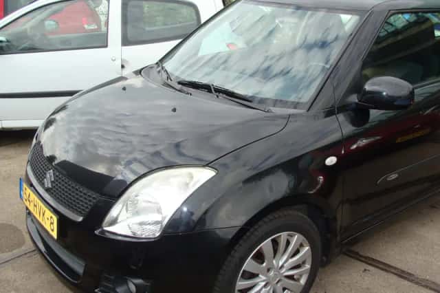 Suzuki Swift (2009) thumbnail 3
