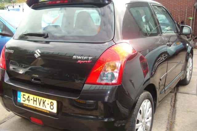 Suzuki Swift (2009) thumbnail 4