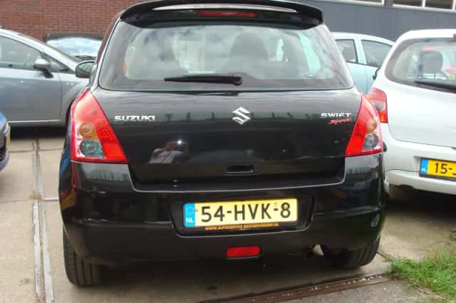 Suzuki Swift (2009) thumbnail 5