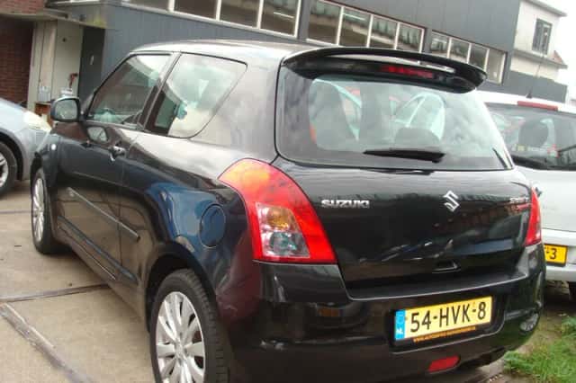 Suzuki Swift (2009) thumbnail 6