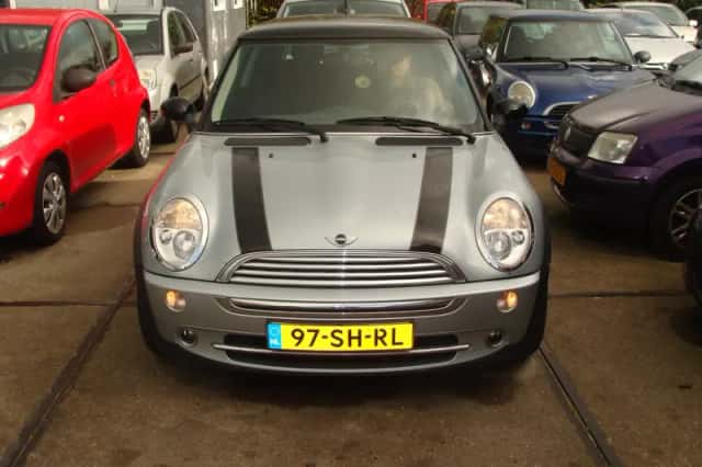 MINI Cooper (2006) thumbnail 2