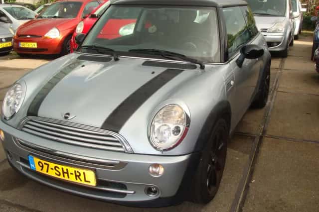 MINI Cooper (2006) thumbnail 3