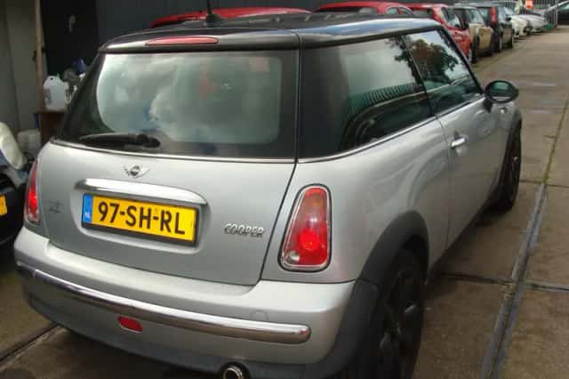 MINI Cooper (2006) thumbnail 4
