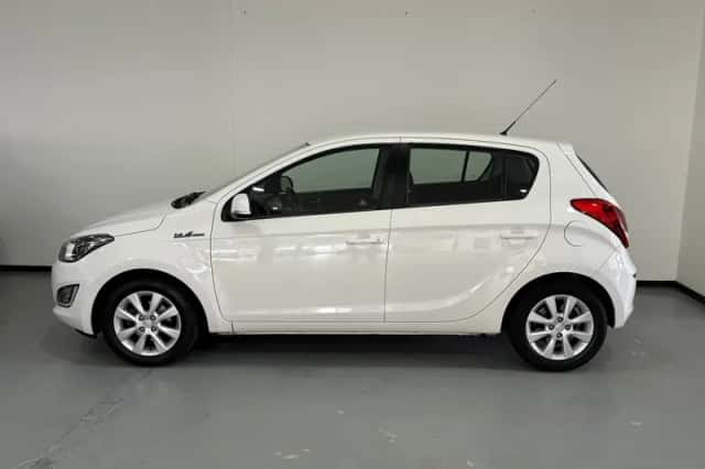 Hyundai i20 (2013) thumbnail 2