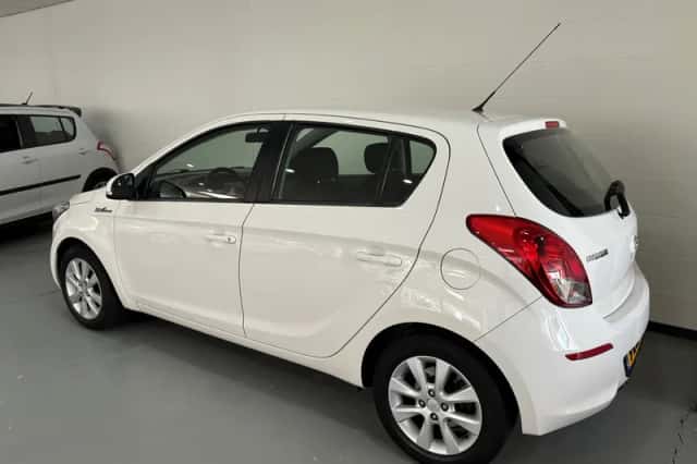 Hyundai i20 (2013) thumbnail 3