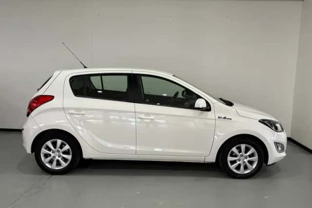 Hyundai i20 (2013) thumbnail 4