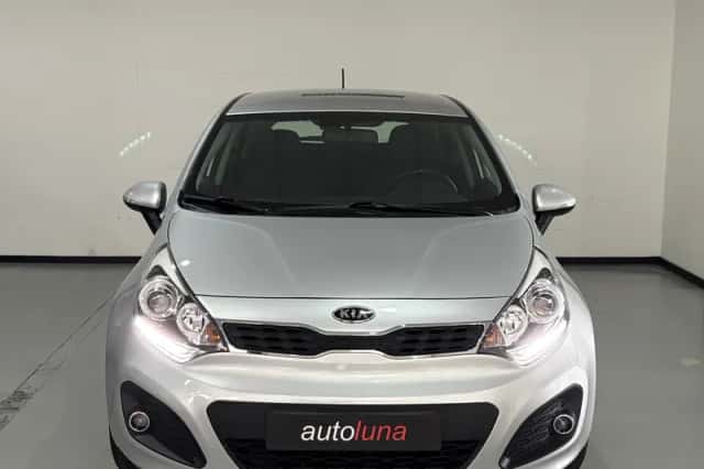 Kia Rio (2011) thumbnail 2
