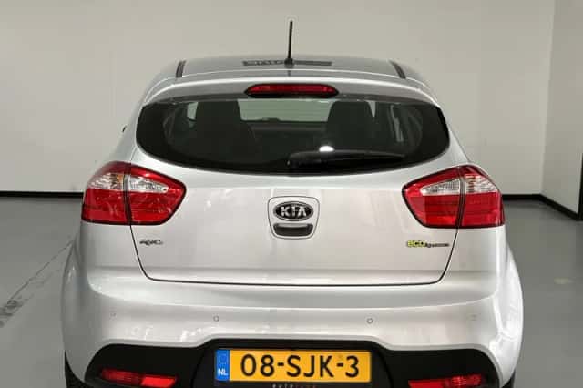 Kia Rio (2011) thumbnail 5